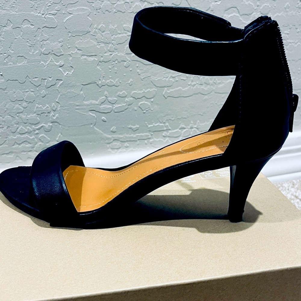 The Paycee two-piece dress sandals by Style&Co in black leather.